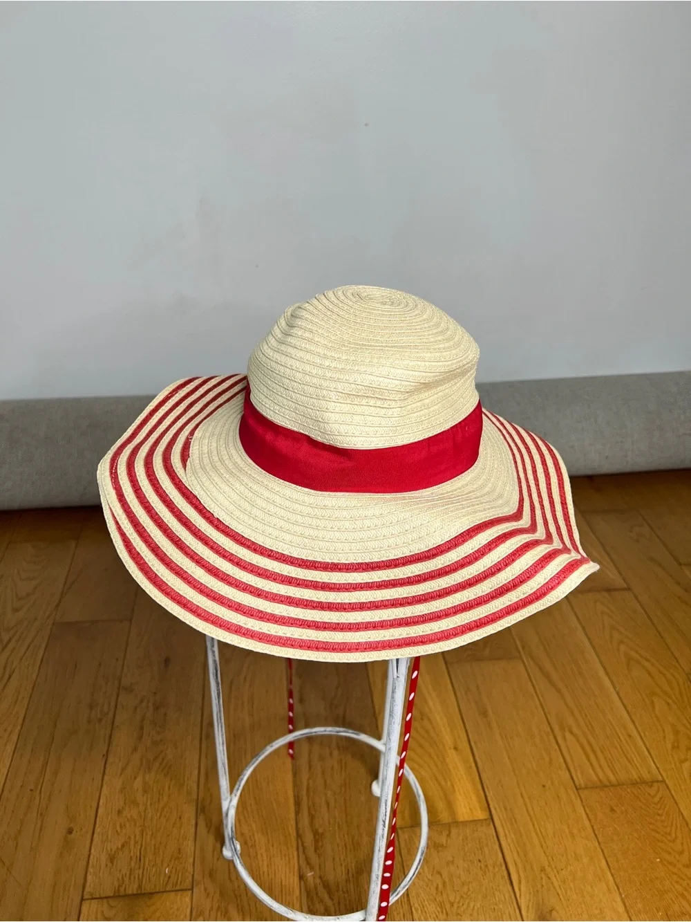 Vintage Red and Cream Wide-Brim Sun Hat - Picture 3 of 6